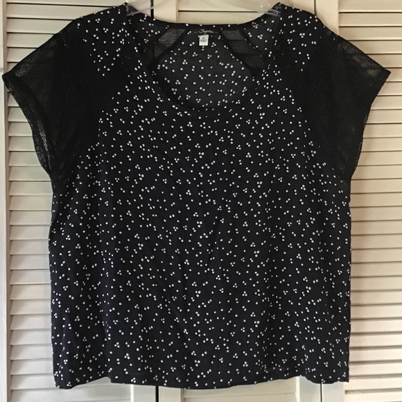 Black with white dots short sleeve top - Picture 2 of 8